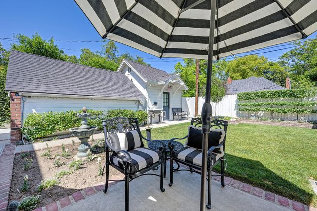 2755 25th St, Sacramento, CA 95818