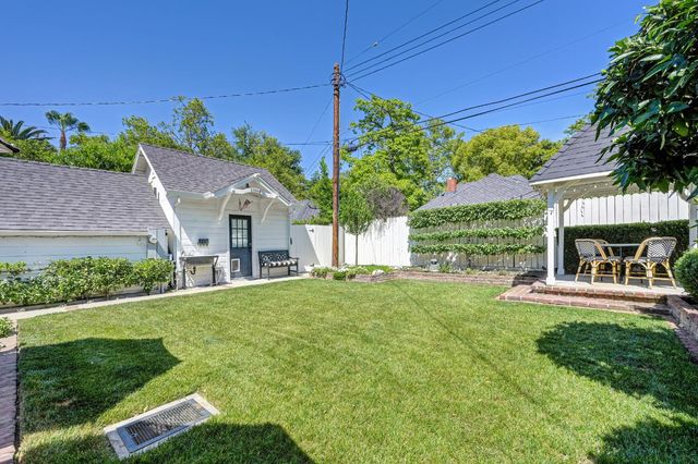 2755 25th St, Sacramento, CA 95818