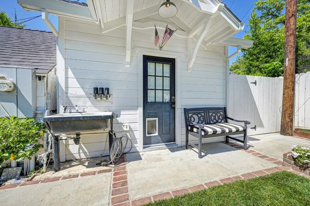 2755 25th St, Sacramento, CA 95818