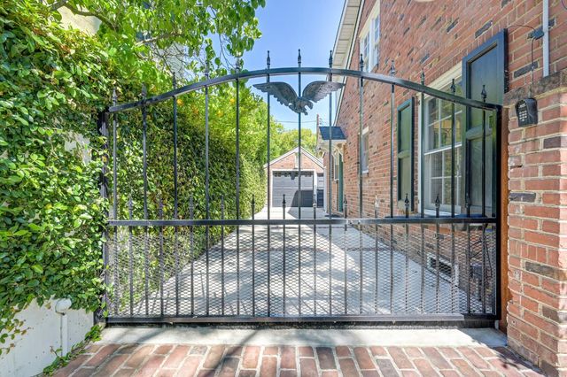 2755 25th St, Sacramento, CA 95818