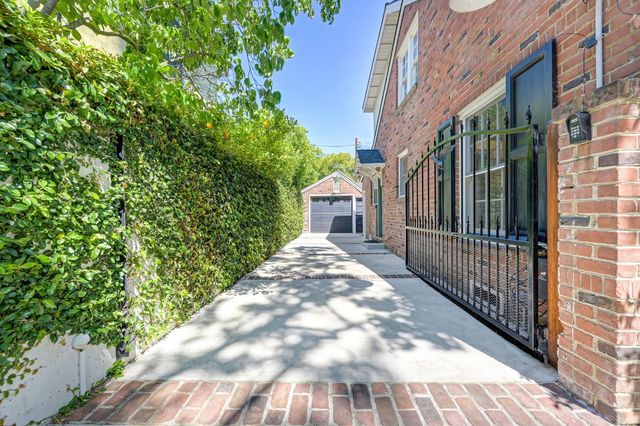 2755 25th St, Sacramento, CA 95818