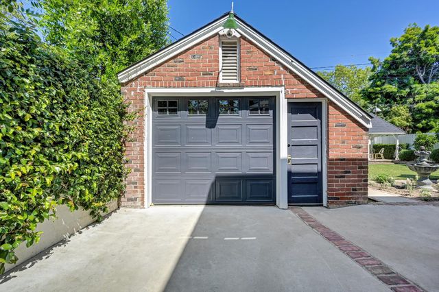 2755 25th St, Sacramento, CA 95818