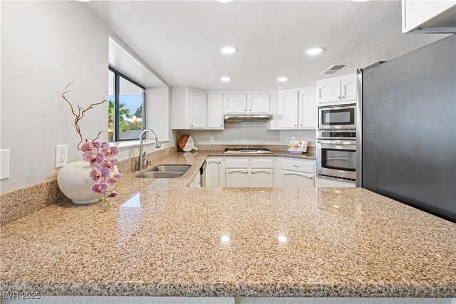 3605 North Torrey Pines Drive, Las Vegas, NV 89108