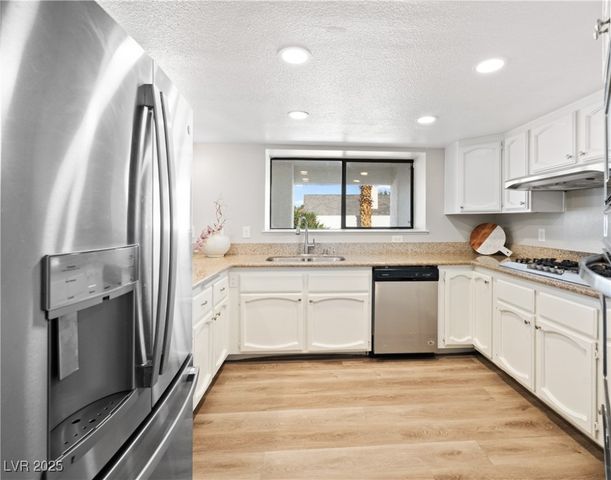 3605 North Torrey Pines Drive, Las Vegas, NV 89108