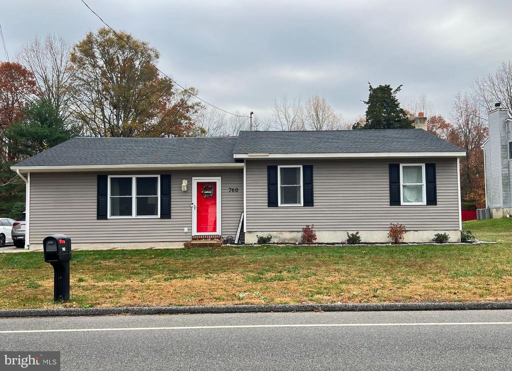 760 W CLAYTON AVE, Clayton, NJ 08312