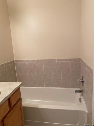 1394 Ashford Court, Troy, MI 48084