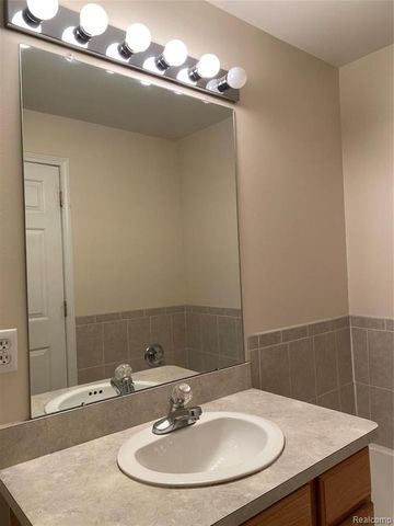 1394 Ashford Court, Troy, MI 48084