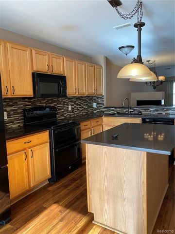 1394 Ashford Court, Troy, MI 48084