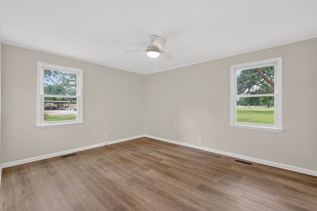 321 Old Jones Mill Rd, La Vergne, TN 37086