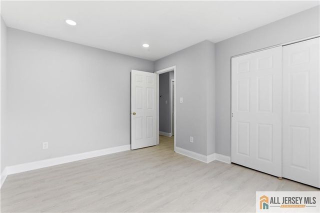 809 Woodbridge Commons Way 809, Iselin, NJ 08830