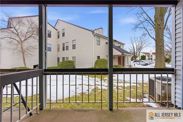 809 Woodbridge Commons Way 809, Iselin, NJ 08830