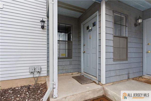 809 Woodbridge Commons Way 809, Iselin, NJ 08830
