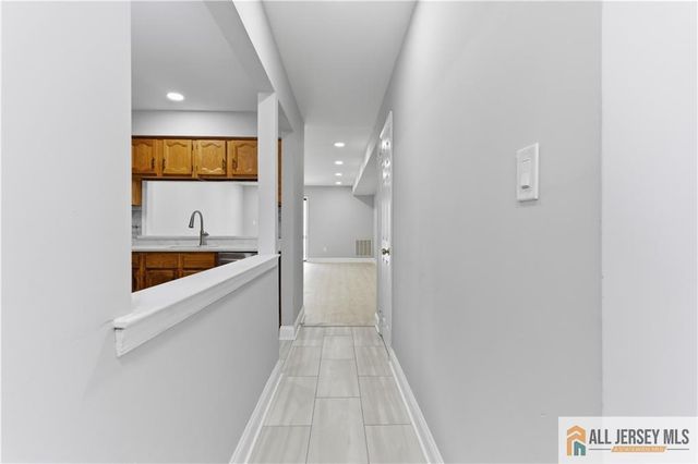 809 Woodbridge Commons Way 809, Iselin, NJ 08830