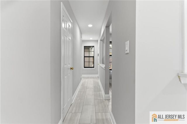 809 Woodbridge Commons Way 809, Iselin, NJ 08830