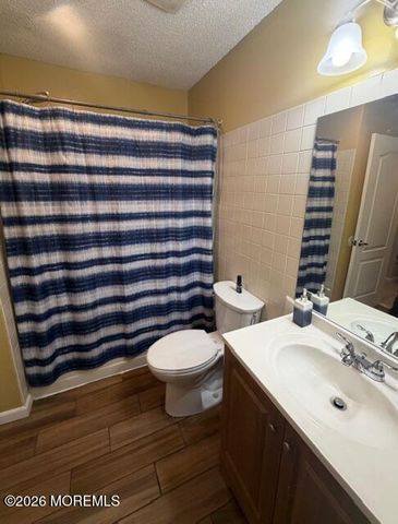 202 Larkspur Lane, Jackson, NJ 08527