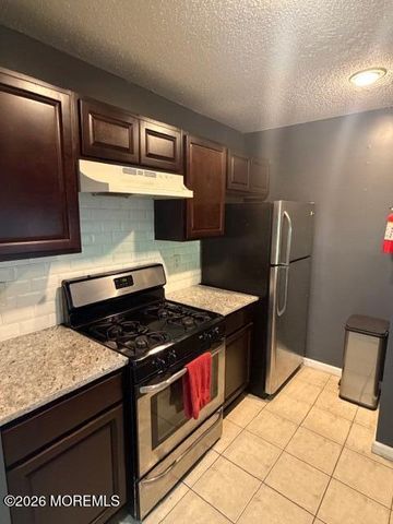 202 Larkspur Lane, Jackson, NJ 08527