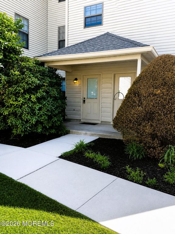 202 Larkspur Lane, Jackson, NJ 08527