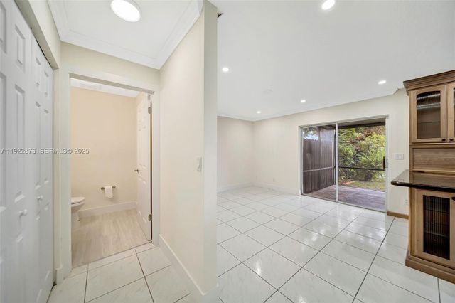 4852 Grapevine Way, Davie, FL 33331