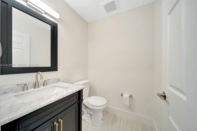 4852 Grapevine Way, Davie, FL 33331