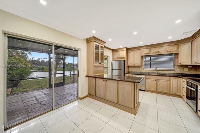 4852 Grapevine Way, Davie, FL 33331