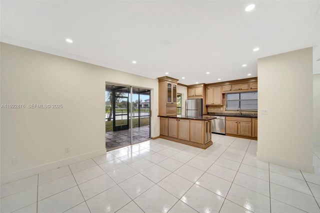 4852 Grapevine Way, Davie, FL 33331