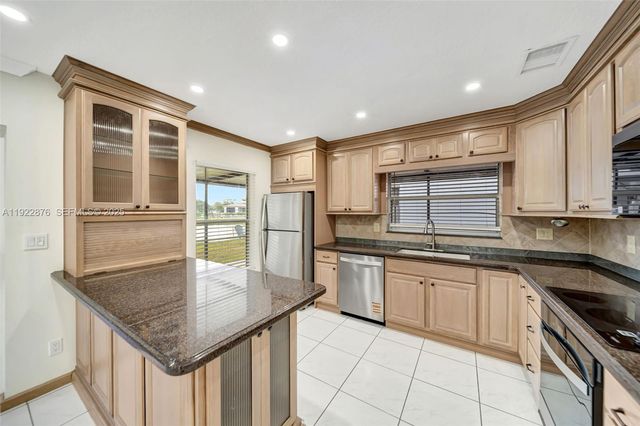 4852 Grapevine Way, Davie, FL 33331