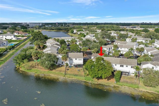 4852 Grapevine Way, Davie, FL 33331