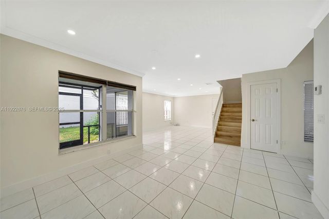 4852 Grapevine Way, Davie, FL 33331