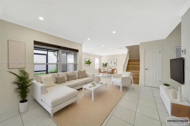 4852 Grapevine Way, Davie, FL 33331