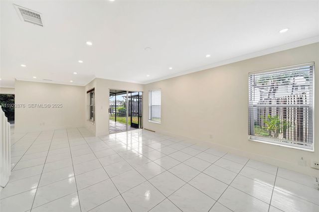 4852 Grapevine Way, Davie, FL 33331