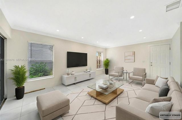 4852 Grapevine Way, Davie, FL 33331