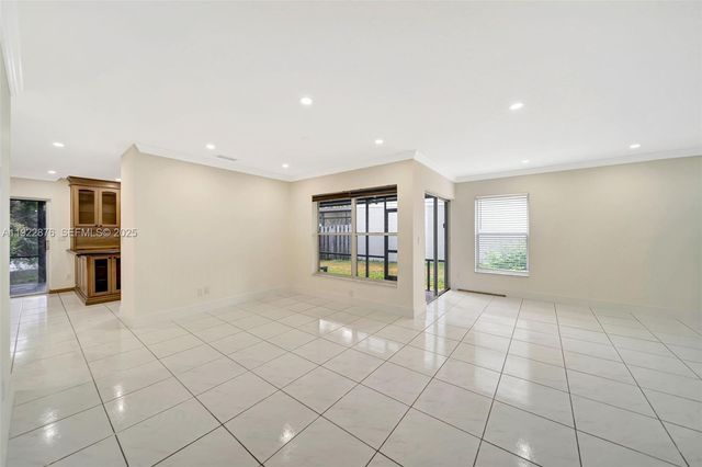 4852 Grapevine Way, Davie, FL 33331