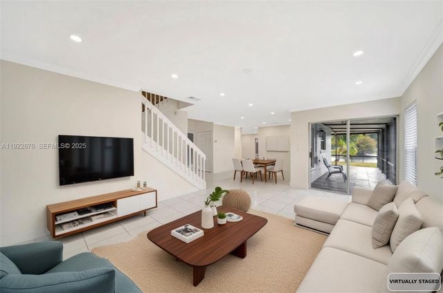 4852 Grapevine Way, Davie, FL 33331