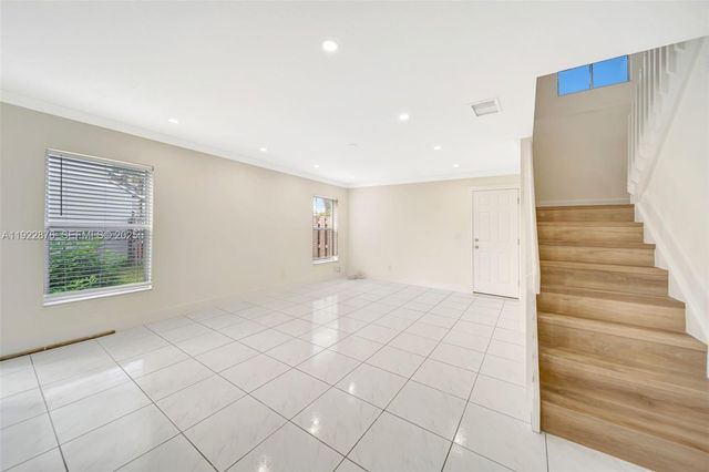 4852 Grapevine Way, Davie, FL 33331