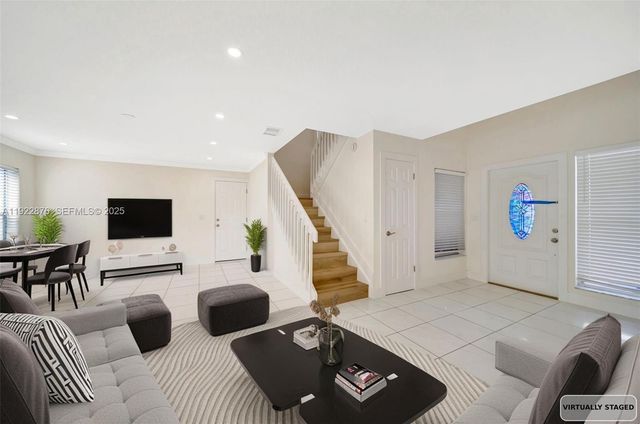 4852 Grapevine Way, Davie, FL 33331