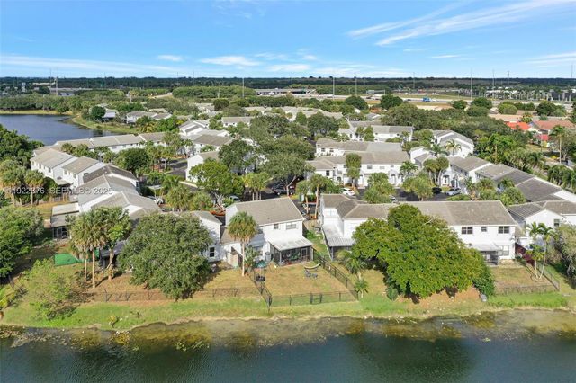 4852 Grapevine Way, Davie, FL 33331