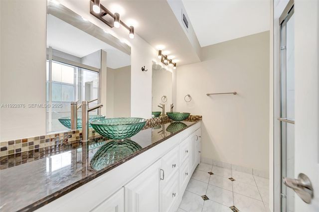 4852 Grapevine Way, Davie, FL 33331