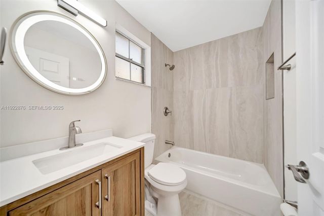 4852 Grapevine Way, Davie, FL 33331