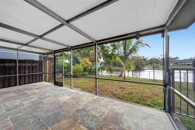 4852 Grapevine Way, Davie, FL 33331