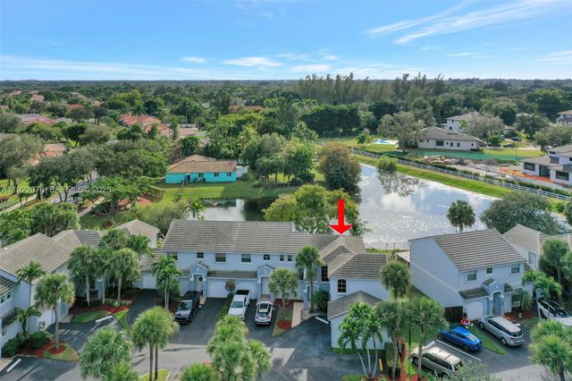 4852 Grapevine Way, Davie, FL 33331