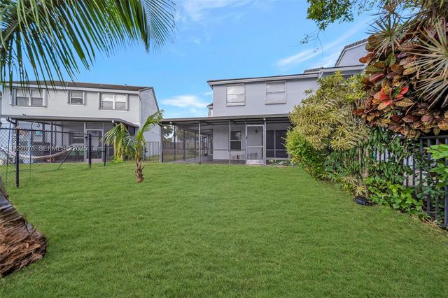 4852 Grapevine Way, Davie, FL 33331