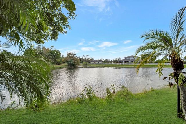 4852 Grapevine Way, Davie, FL 33331