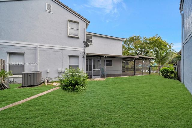 4852 Grapevine Way, Davie, FL 33331