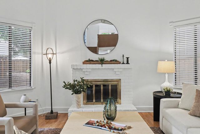 2084 University Park Dr, Sacramento, CA 95825