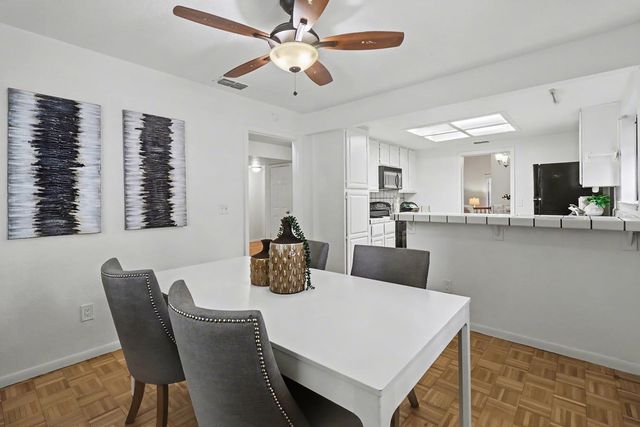 2084 University Park Dr, Sacramento, CA 95825