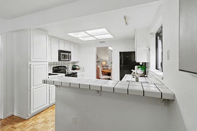 2084 University Park Dr, Sacramento, CA 95825