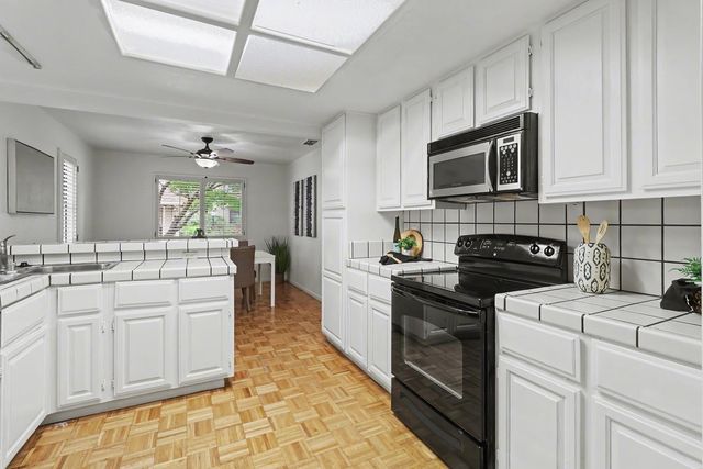 2084 University Park Dr, Sacramento, CA 95825