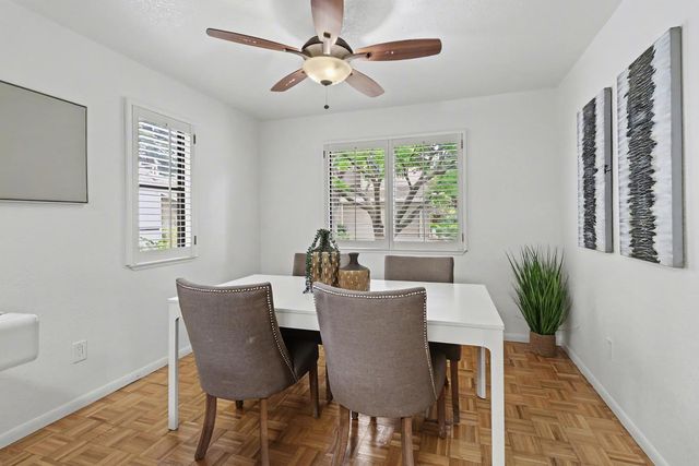 2084 University Park Dr, Sacramento, CA 95825