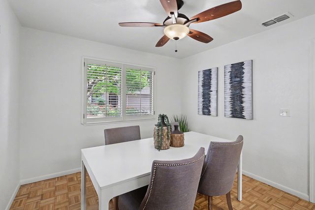 2084 University Park Dr, Sacramento, CA 95825