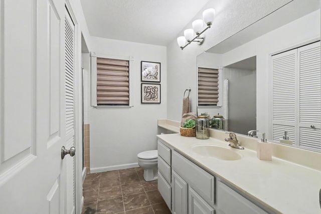 2084 University Park Dr, Sacramento, CA 95825